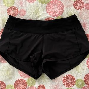 Lululemon Hotty Hot shorts 2.5